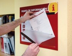 PosterFix® - Ponto Informação 2A4 Vermelho PosterFix® -Ponto Informação 2A4 Vermelho